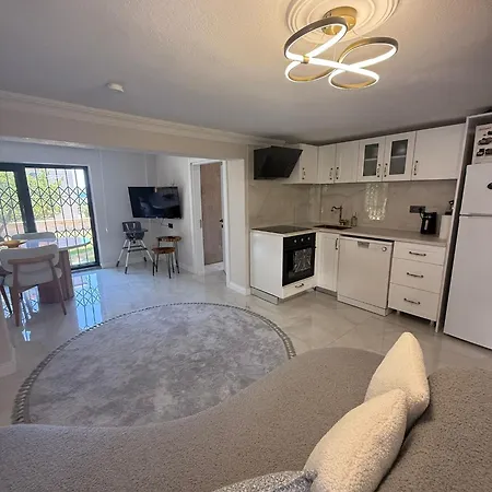 Pearl Mansion-cunda Island , Large Garden With Sea Views