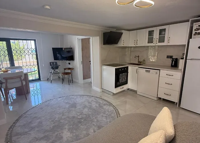 Pearl Mansion-cunda Island , Large Garden With Sea Views